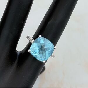 White 14k Gold topaz diamond ring